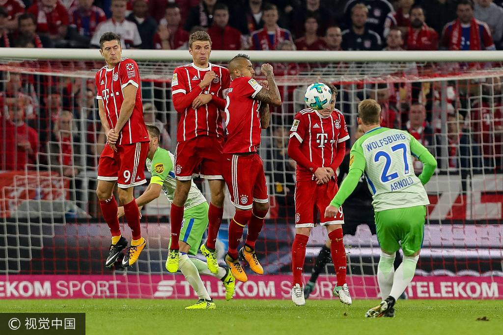  拜仁慕尼黑主场三球大胜，强势登顶德甲积分榜