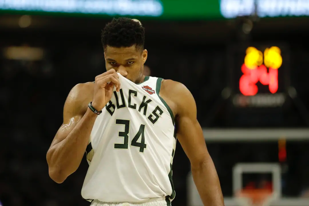  字母哥统治内线雄鹿轻取公牛收获赛季第40胜