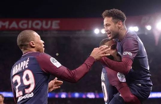  巴黎圣日耳曼主场大胜，姆巴佩连场破门状态火热  